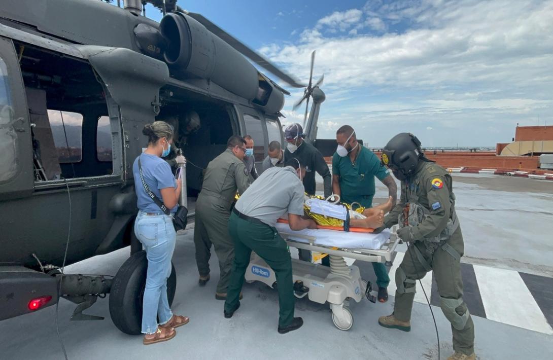 Paciente en urgencia vital fue trasladado en helicóptero UH-60 Black Hawk