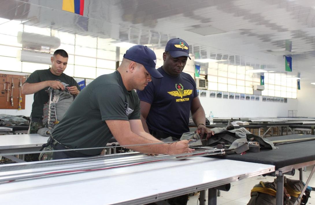 Curso de Empacador, clave para salvaguardar la vida del paracaidista