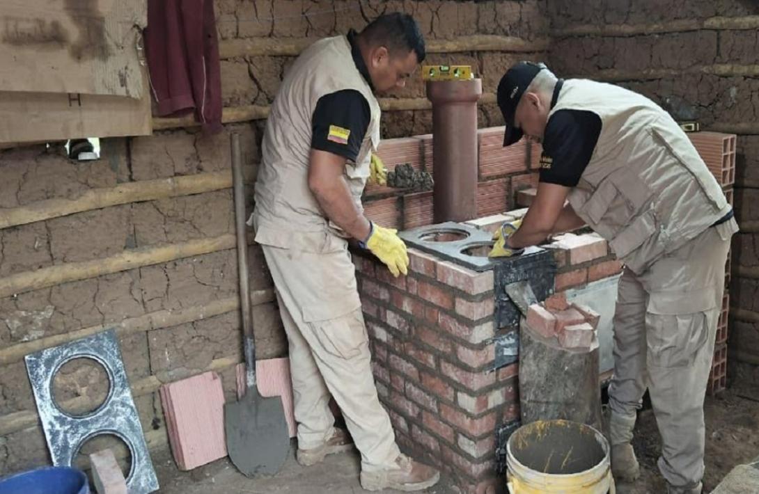 Ejército Nacional y la empresa privada han entregado 71 estufas ecoeficientes en zonas rurales del país