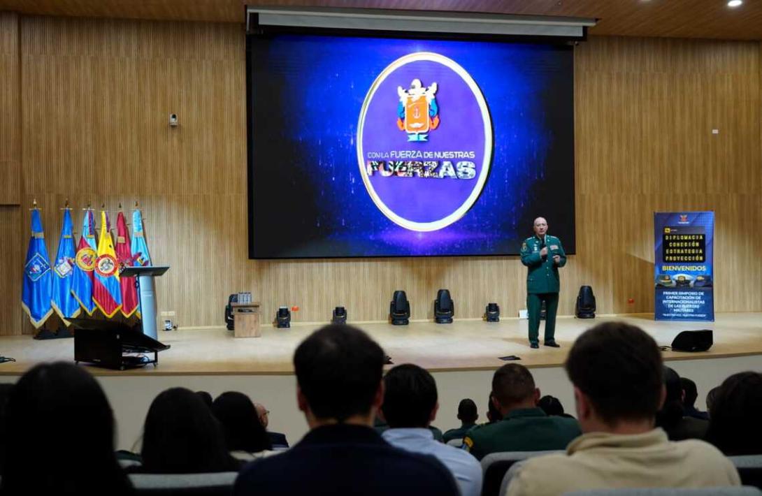 Fuerzas Militares de Colombia capacitan a sus expertos en asuntos internacionales
