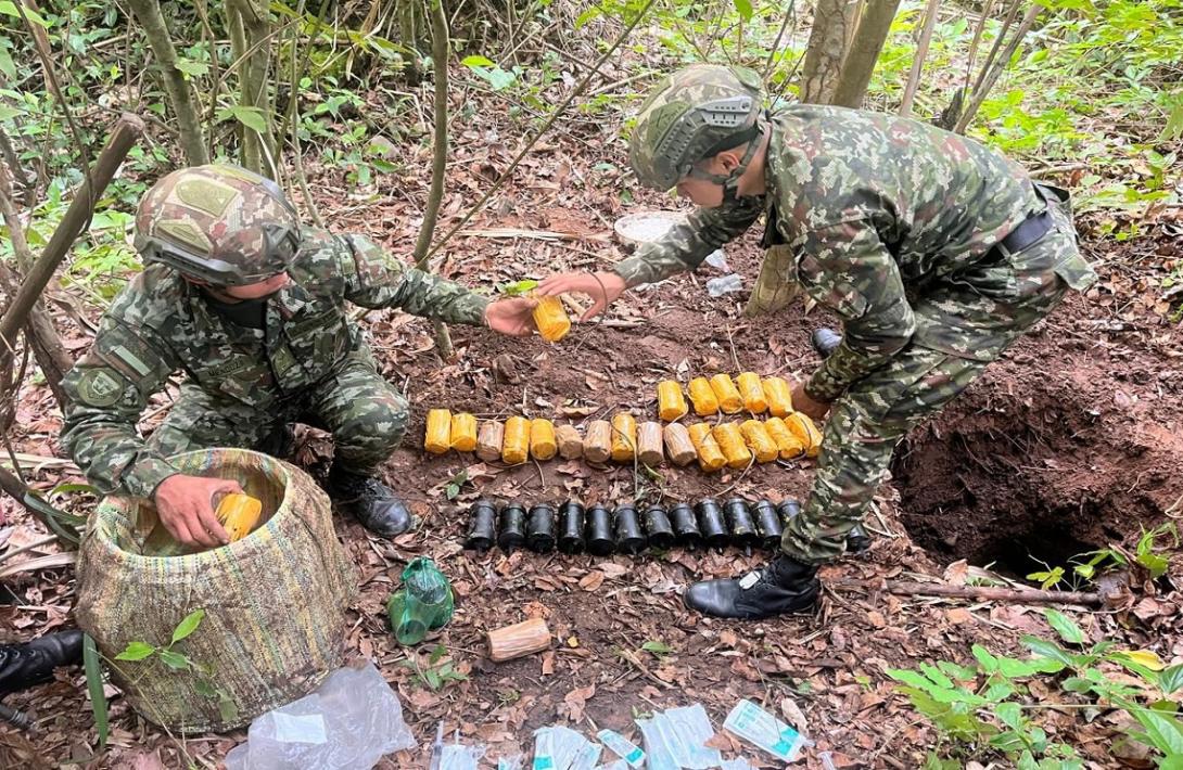 Ejército Nacional destruyó depósito de explosivos que contenía 26 minas antipersonal del Bloque Central 'Isaías Pardo' en el Huila