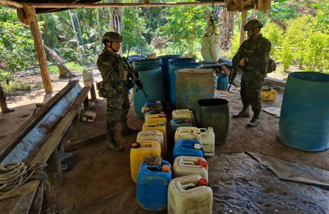 Ejército desmantela 7 laboratorios de coca y golpea al Clan del Golfo en Oriente antioqueño