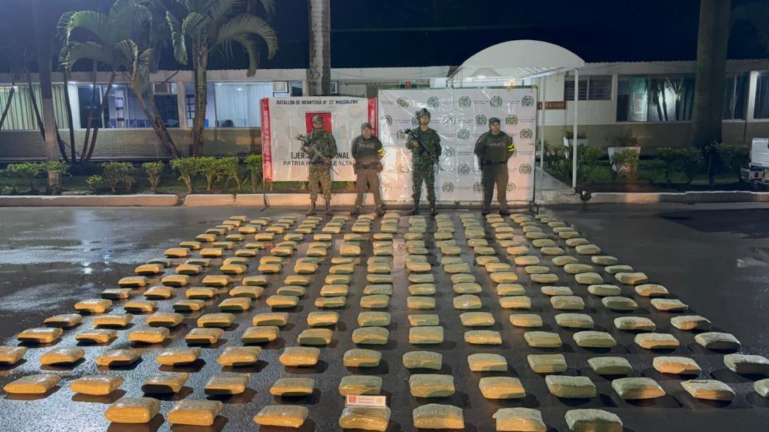 En el Huila, presión de las tropas del Ejército Nacional obligó a narcotraficantes a huir y abandonar cargamento de marihuana 