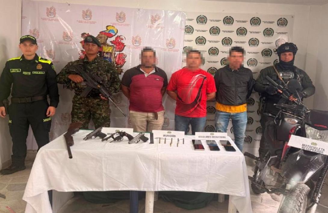 Ejército Nacional capturó a alias ‘Pinzas’ y a dos integrantes clave de grupo armado residual en La Plata, Huila