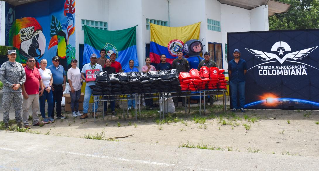Kits escolares fortalecen procesos educativos en comunidad rural de La Dorada, Caldas