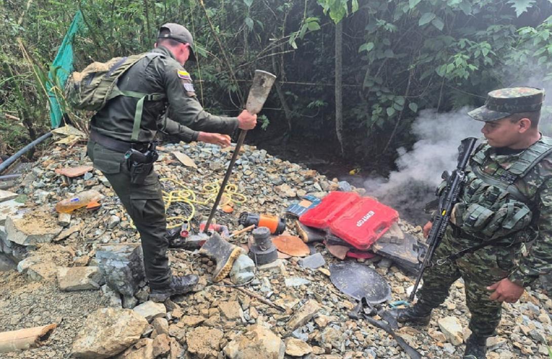 Ejército Nacional neutralizó maquinaria usada en minería ilegal en Anserma, Caldas, afectando a economías ilícitas en más de 100 millones de pesos