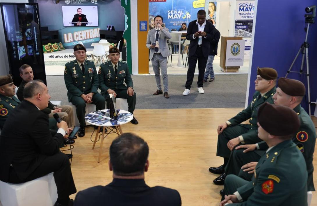 Escuela Superior de Guerra proyecta el pensamiento estratégico colombiano al escenario global en el tercer día de la FILBo 2026
