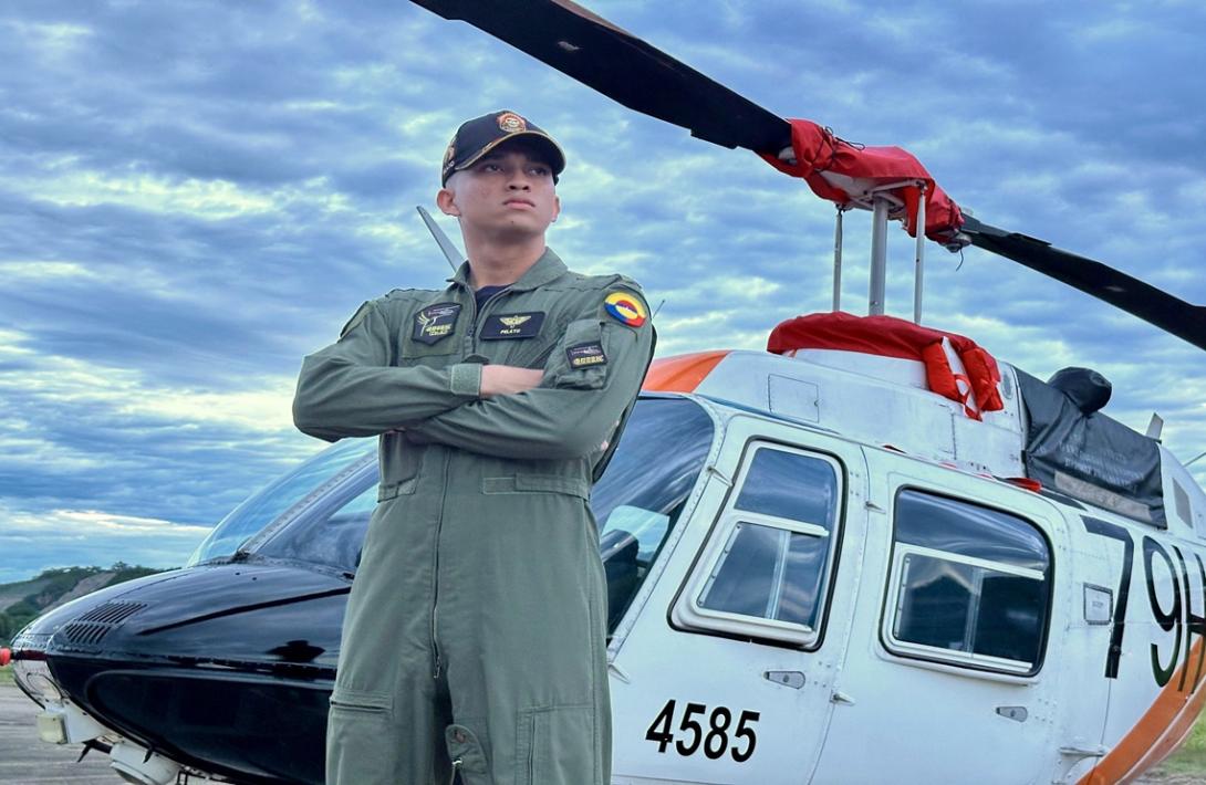 Un joven cordobés cumplió el sueño de volar un helicóptero