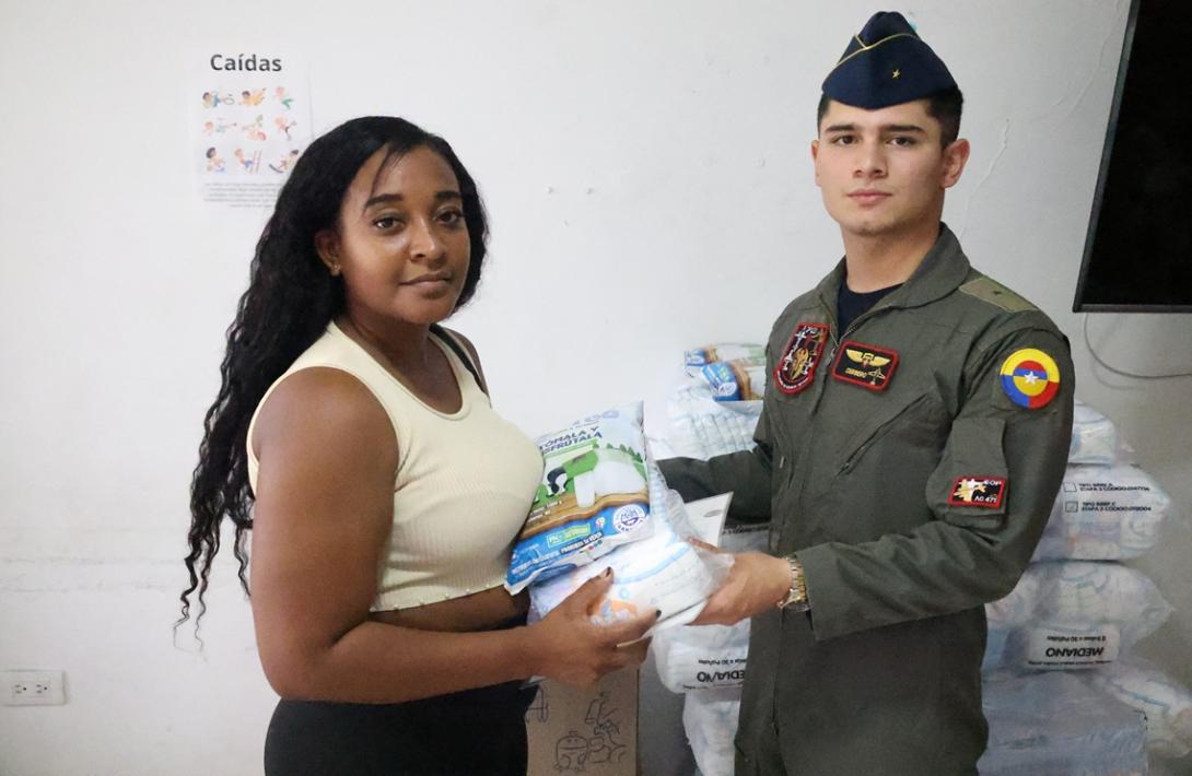 Caleños reciben apoyo con actividades de la Fuerza Aeroespacial Colombiana