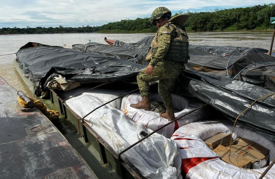 En menos de 24 horas, Fuerzas Militares propinan golpe a la logística de la minería ilegal en Guainía: incautado material clave en rutas fluviales