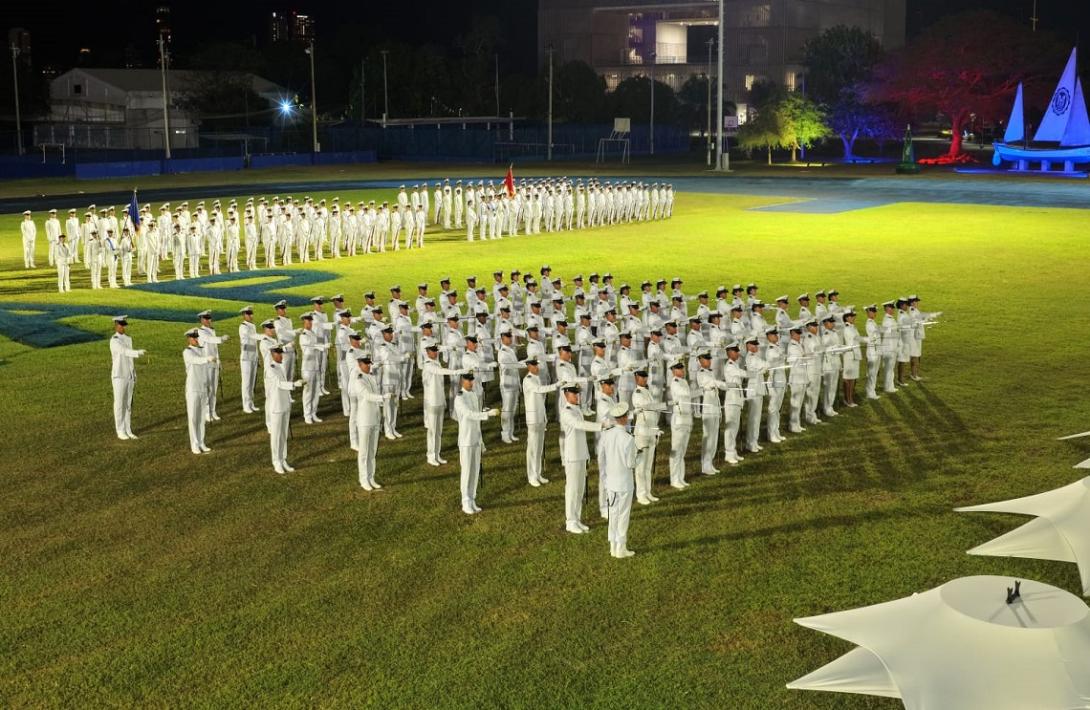En ceremonia militar, ingresan al escalafón de oficiales de la armada de colombia 91 uniformados para proteger y defender el azul de la bandera