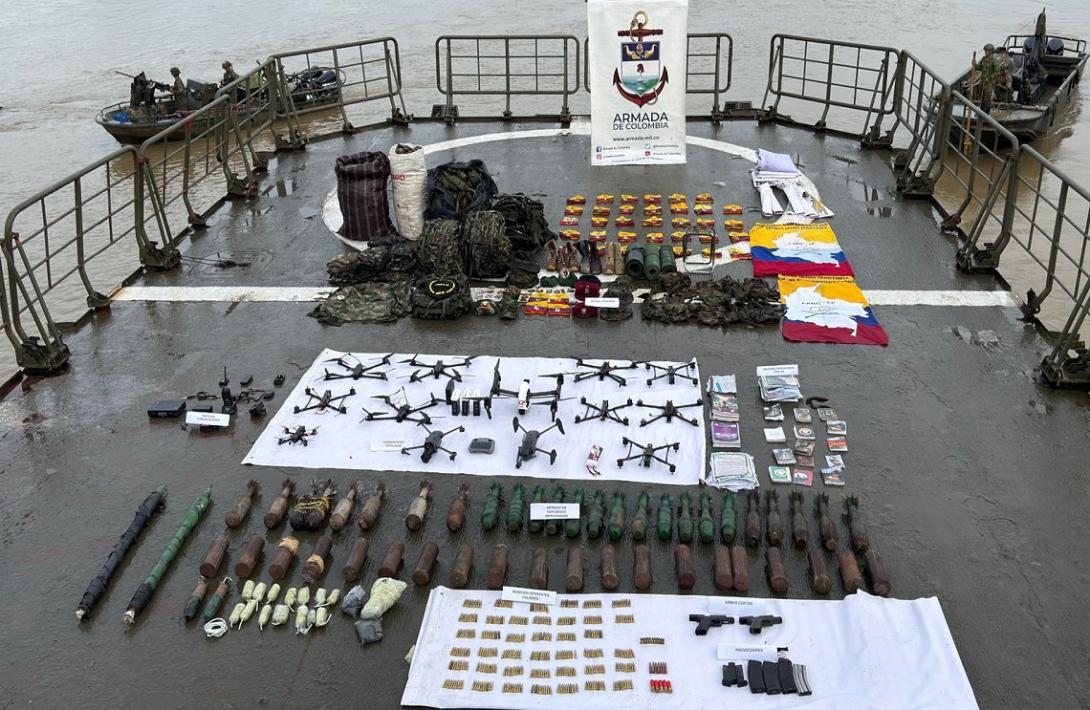 En el Cauca, Armada de Colombia incautados 13 drones, 350 kilogramos de explosivos y material de guerra del GAOR ‘Jaime Martínez’