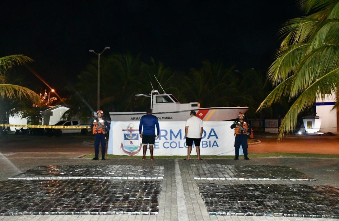 En el mar Caribe, Fuerzas Militares incautan más de una tonelada de clorhidrato de cocaína