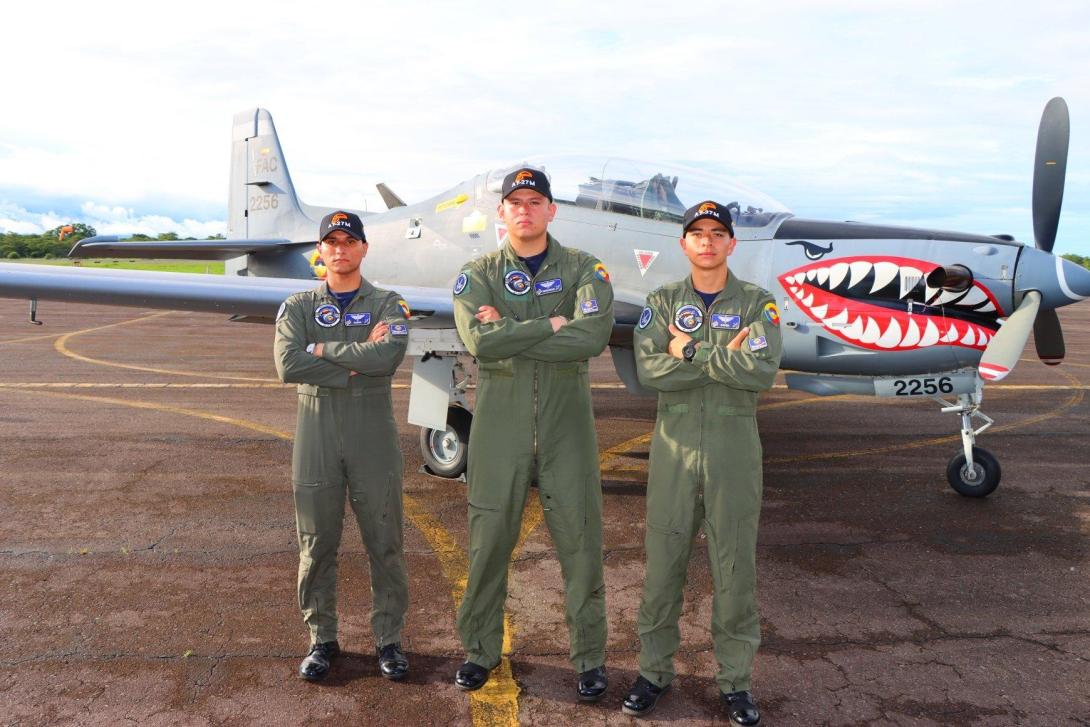 Alféreces de la Fuerza Aeroespacial Colombiana cumplen su sueño de convertirse en pilotos militares