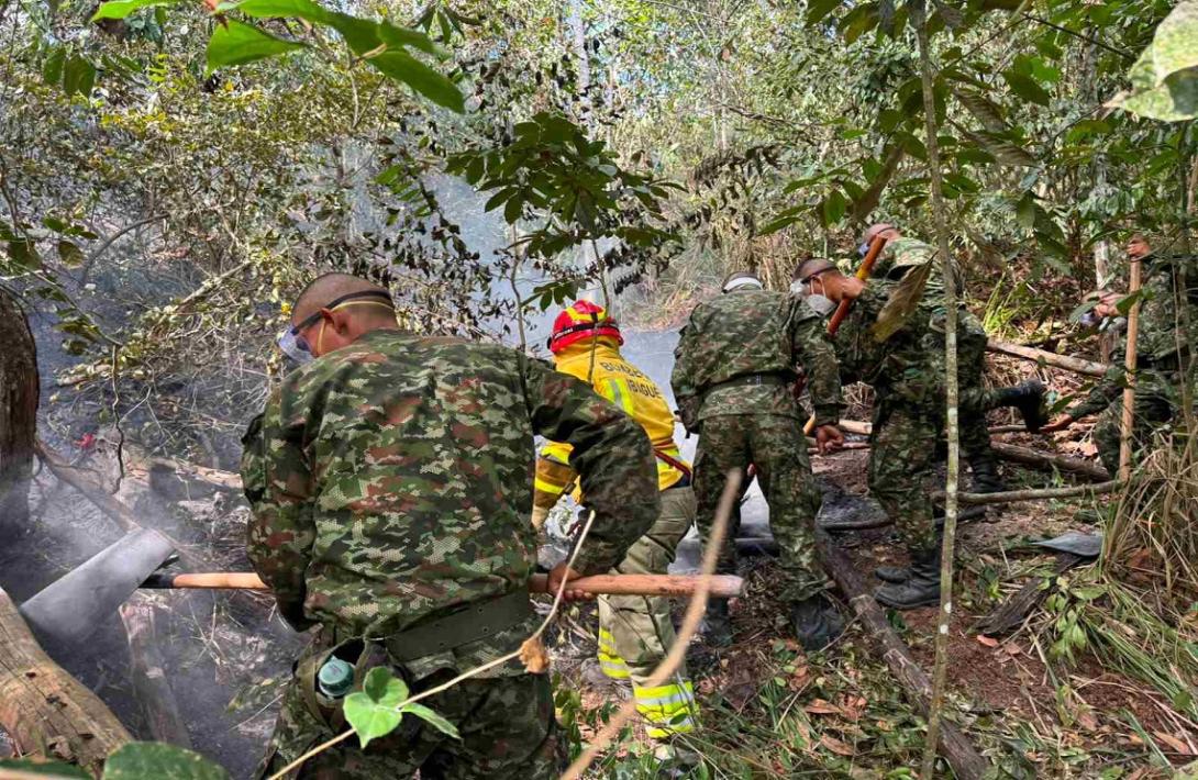 Ejército Nacional apoya emergencia por conflagración en la vereda Borbona en Ibagué