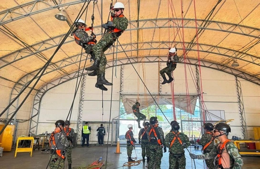 Ejército Nacional fortalece las competencias de su personal en  trabajo seguro en alturas