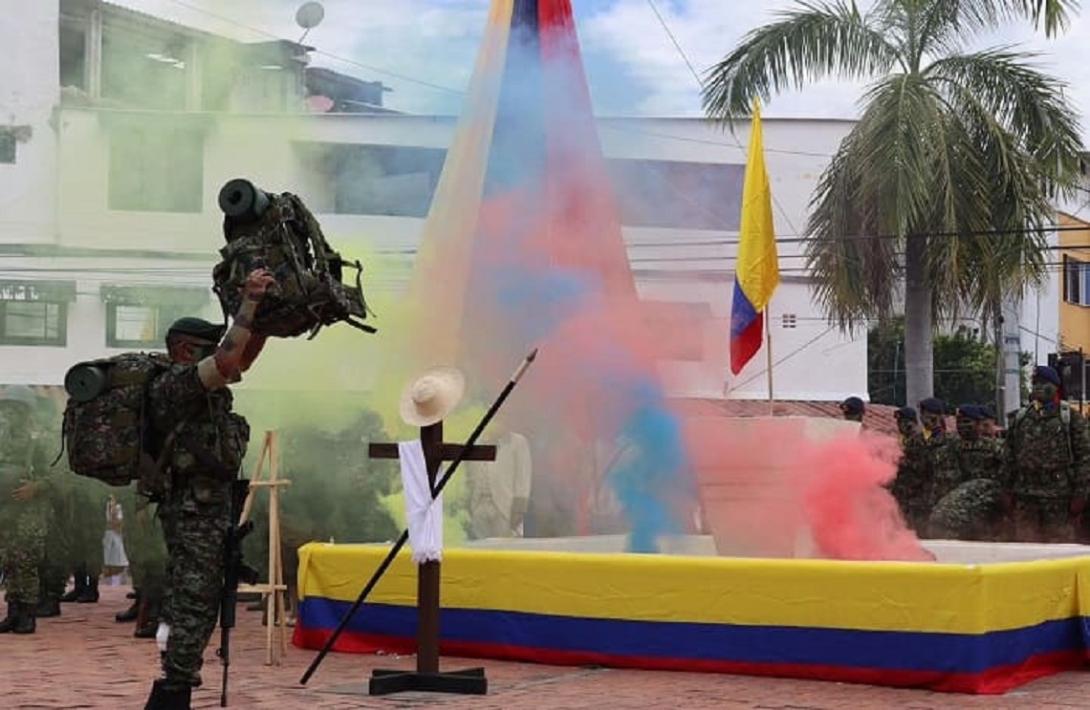 Teniente que perdió una pierna en combate hoy forma a los futuros suboficiales del Ejército Nacional