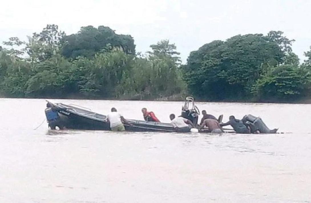 arc._foto._armada_de_colombia_rescato_a_cuatro_personas_en_el_rio_atrato_1.jpg