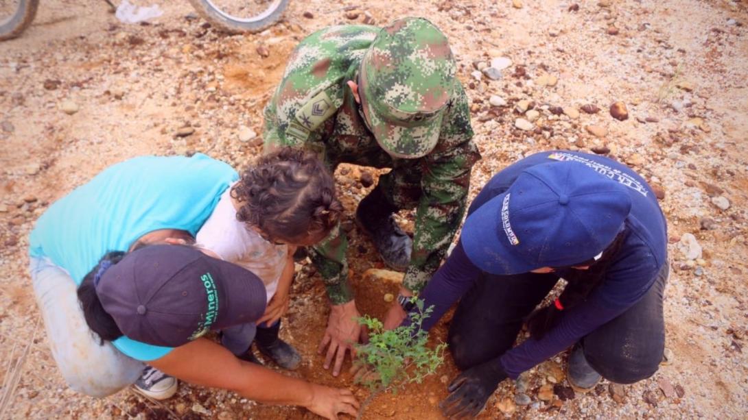 cgfm-ejercito-_nacional-y-su-programa-fe-en_-colombia_-sembraron-1500-arboles-en-zaragoza.jpg