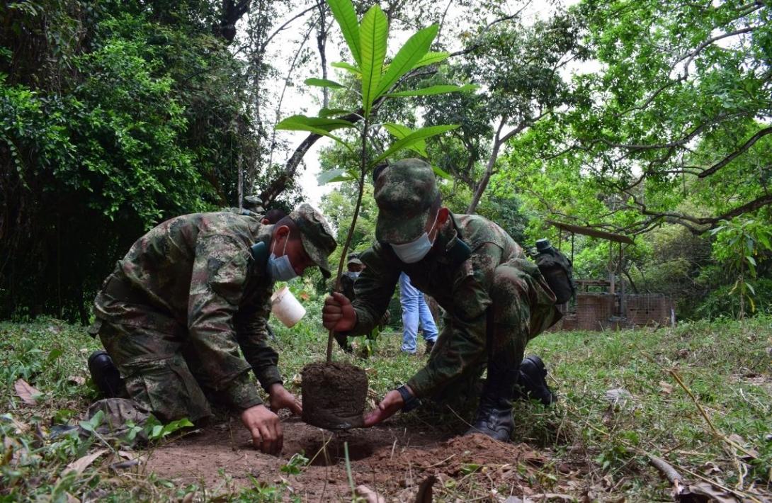 cgfm-la-escuela-de-soldados-profesionales-se-unio-a-la-sembraton-nacional.jpg