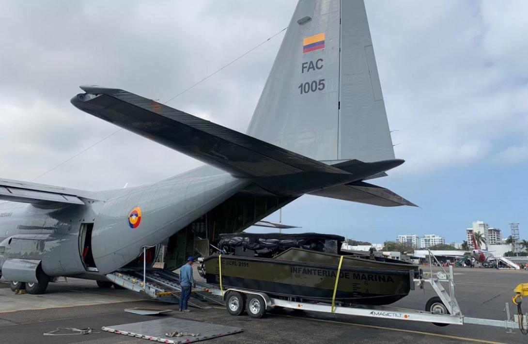 cogfm-arc-fac-botes-fluviales-que-reforzaran-la-seguridad-durante-los-comicios-son-transportados-por-su-fuerza-aerea.jpg