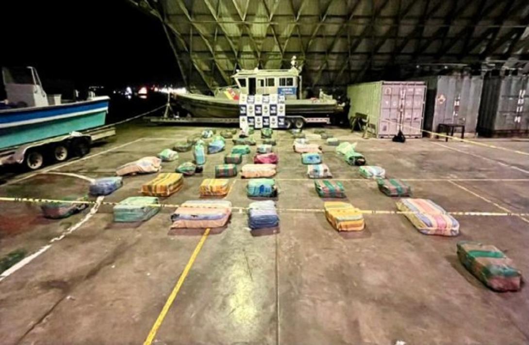 cogfm-armada-colombia-intercepta-embarcacion-cargada-con-toneladas-narcoticos-en-pacifico-colombiano-19.jpg