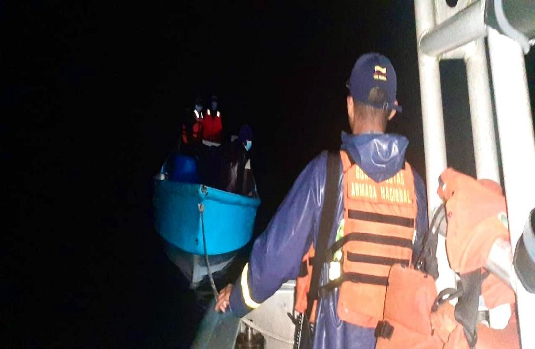 cogfm-armada-colombia-rescate-personas-naufragos-en-aguas-pacifico-colombiano-11.jpg