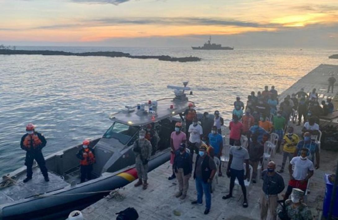 cogfm-armada-colombia-transporte-jamaiquinos-expulsados-del-pais-por-pesca-ilegal-12.jpg