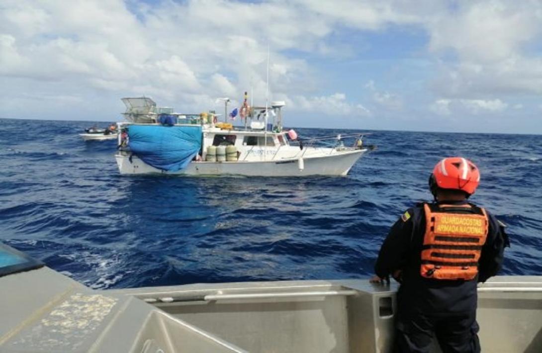 cogfm-armada-de-colombia-busqueda-y-rescate-de-pescadores-a-la-deriva-en-el-archipielago-20.jpg