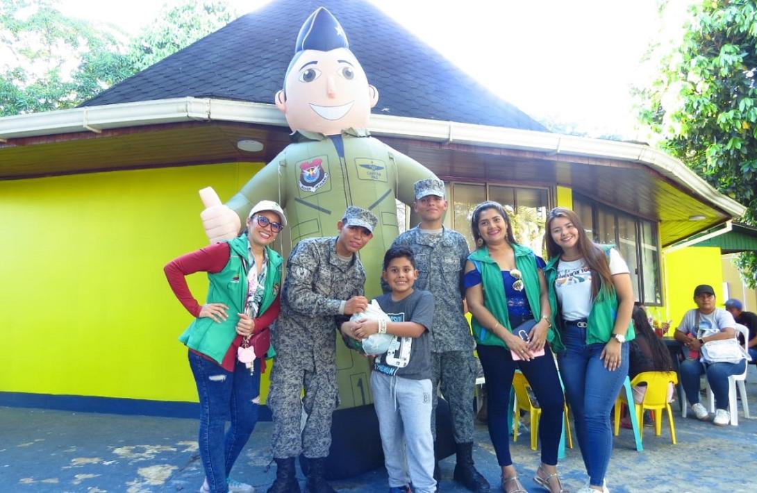 cogfm-armada-de-colombia-celebra-dia-del-nino-en-leticia-02.jpg