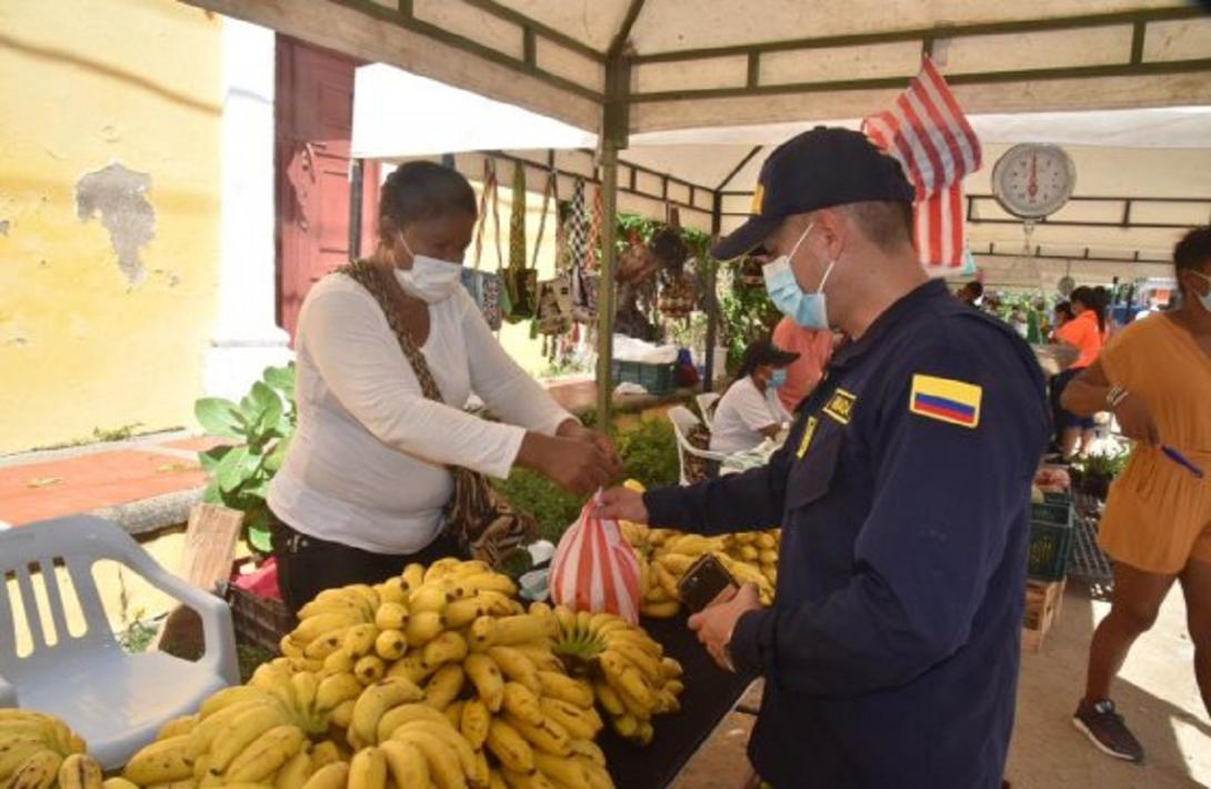 cogfm-armada-de-colombia-lidera-jornada-de-apoyo-al-desarrollo-para-habitantes-de-baru-09.jpg