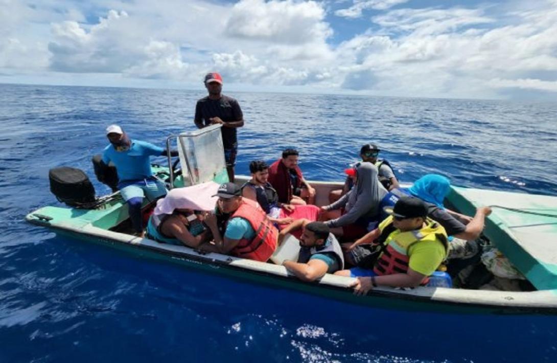 cogfm-armada-de-colombia-salvaguarda-la-vida-de-35-migrantes-irregulares-24.jpg