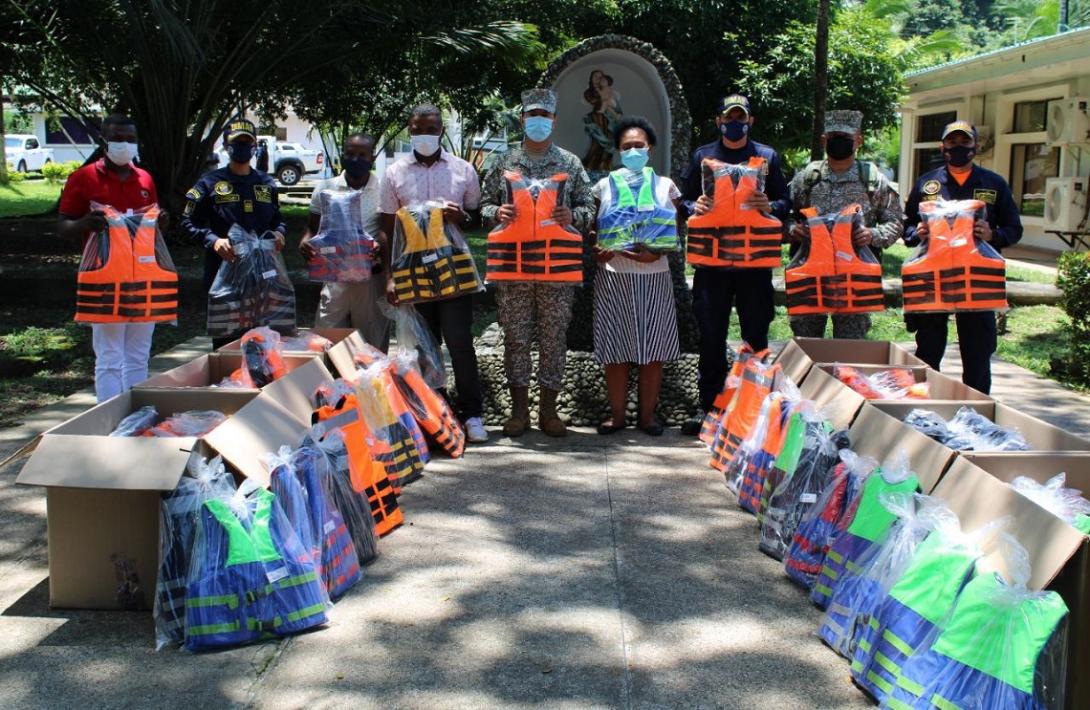 cogfm-armada-de-colombia-y-dimar-cumplen-compromisos-con-comunidad-del-rio-mejicano-en-tumaco-19.jpg