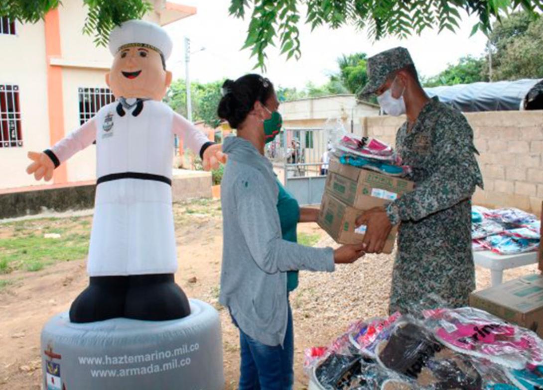 cogfm-armada-entrega-mercado-ayuda-humanitaria-sincelejo-sucre-op-san-roque-31.jpg