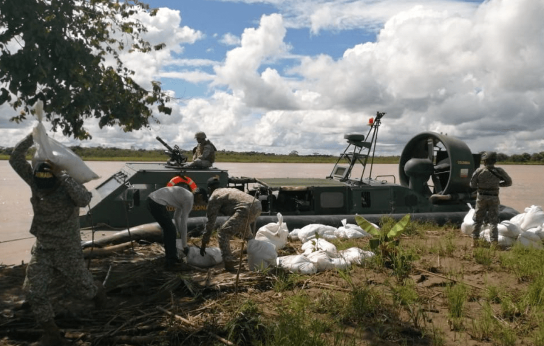 cogfm-armada-realiza-apoyo-humanitario-rio-arauca.jpg