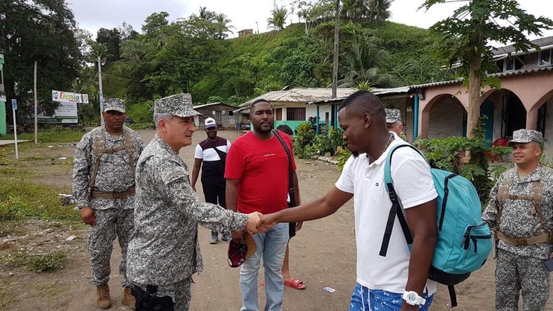 cogfm-comandante-armada-visita-comunidades.jpg