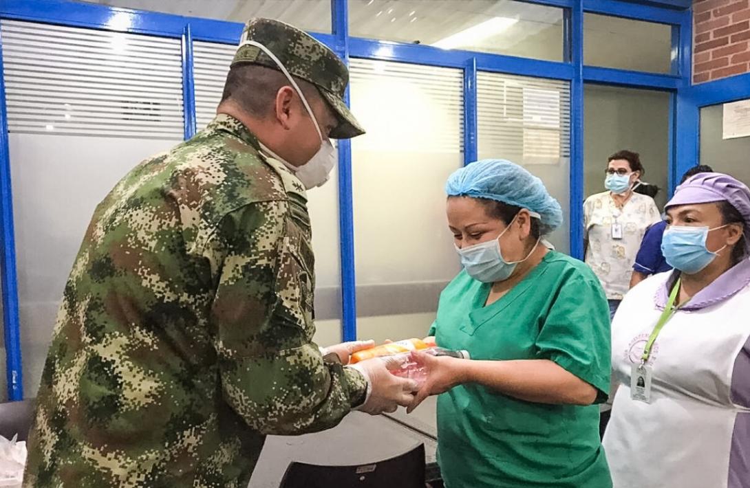 cogfm-ejc-caaid-homenajes-personal-sanidad-hospital-keneddy-06.jpg