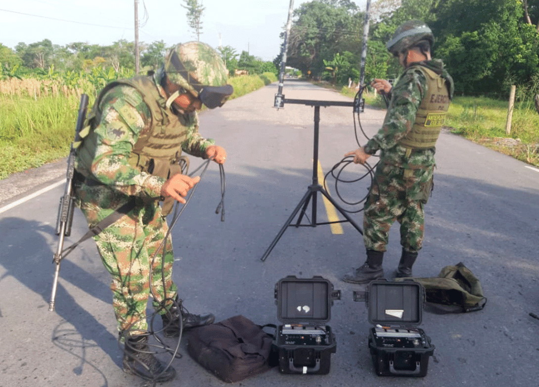 cogfm-ejc-neutralizacion-artefacto-explosivo-arauca-17.gif