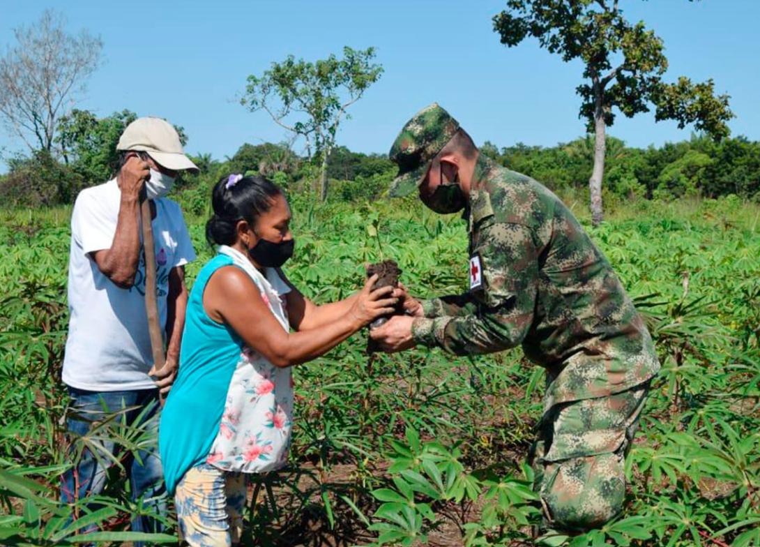 cogfm-ejercito-caaid-y-comunidades-indigenas-sembraron-mas-1000-arboles-guaviare-07.jpg