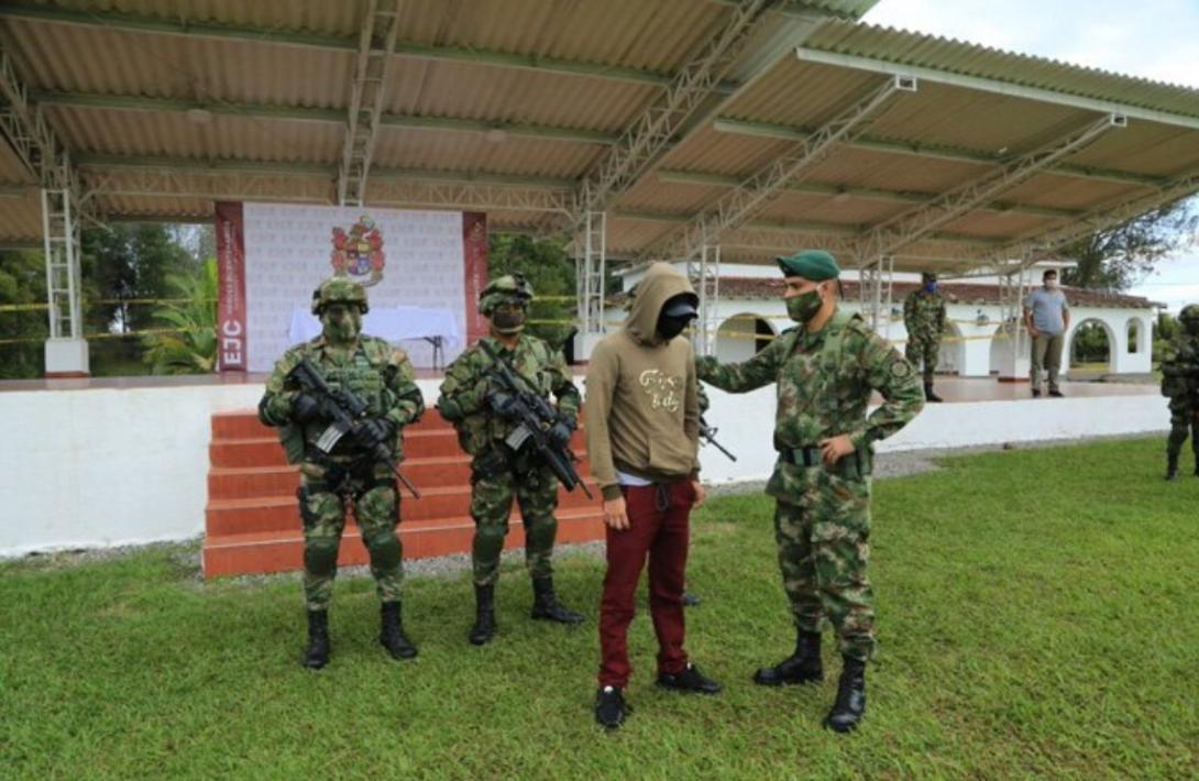 cogfm-ejercito-entrega-voluntaria-integrantes-gao-eln-el-tambo-cauca-03.jpg