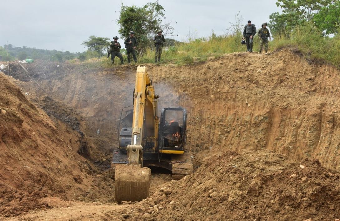 cogfm-ejercito-ffmm-neutralizan-complejo-para-explotacion-ilicita-de-yacimientos-mineros-y-otros-materiales-en-antioquia-30.jpg