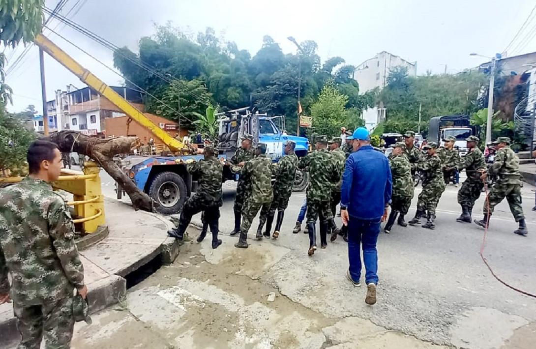 cogfm-ejercito-nacional-acude-al-llamado-de-auxilio-de-la-poblacion-afectada-por-la-ola-invernal-en-norte-de-santander-23.jpg