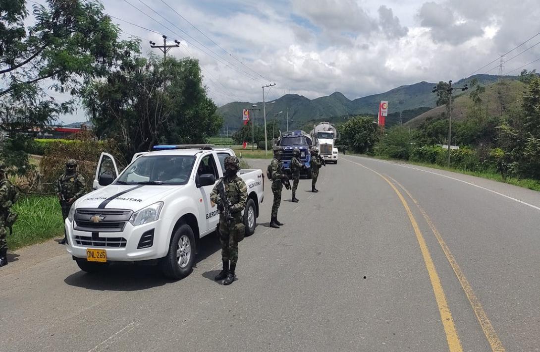 cogfm-ejercito-nacional-brinda-seguridad-para-paso-de-combustible-al-valle-del-cauca-10.jpg