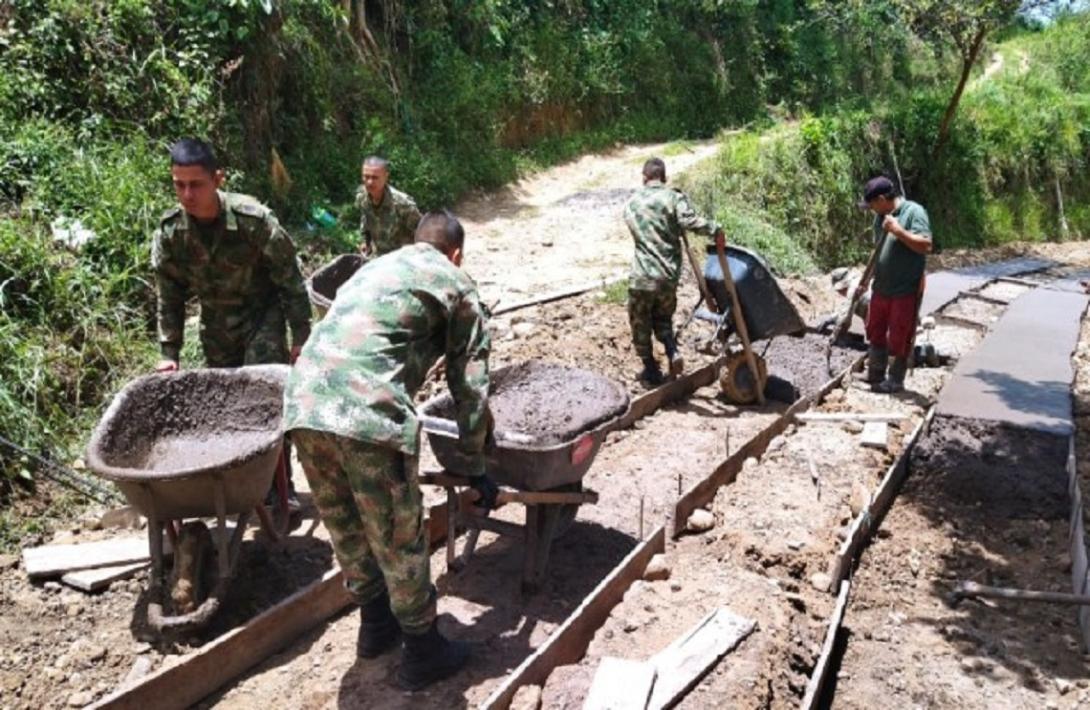 cogfm-ejercito-nacional-construimos-placa-huella-en-la-vereda-santa-barbara-municipio-del-libano-tolima-09.jpg