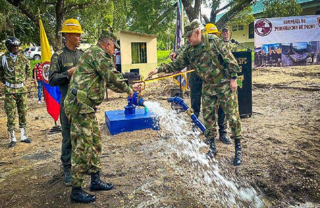 cogfm-ejercito-nacional-construye-pozos-para-abastecer-de-agua-a-las-comunidades-mas-alejadas-03.jpg