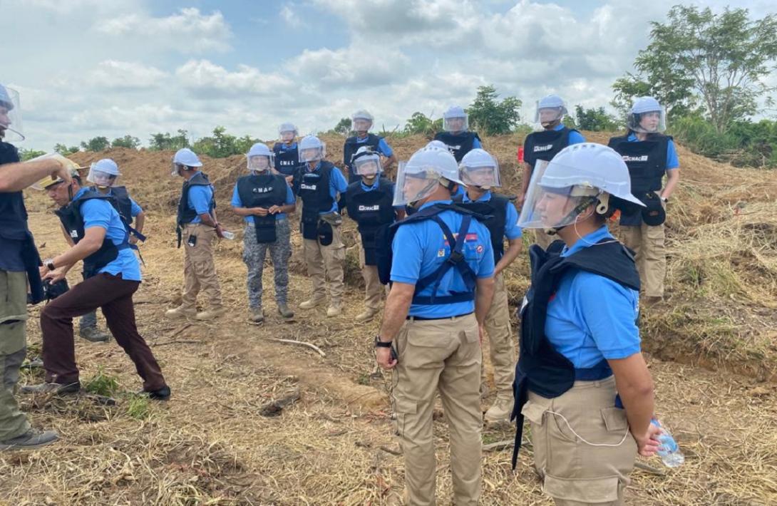 cogfm-ejercito-nacional-expertos-en-desminado-humanitario-se-capacitan-en-camboya-06.jpg