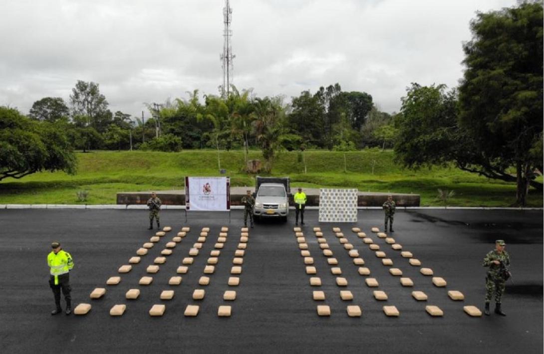 cogfm-ejercito-nacional-incautan-mas-de-media-tonelada-de-estupefaciente-en-carretera-del-huila-20.jpg