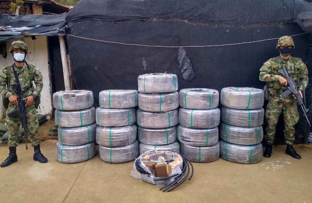 cogfm-ejercito-nacional-incauto-marihuana-camuflados-en-rollos-de-manguera-cauca-10.jpg