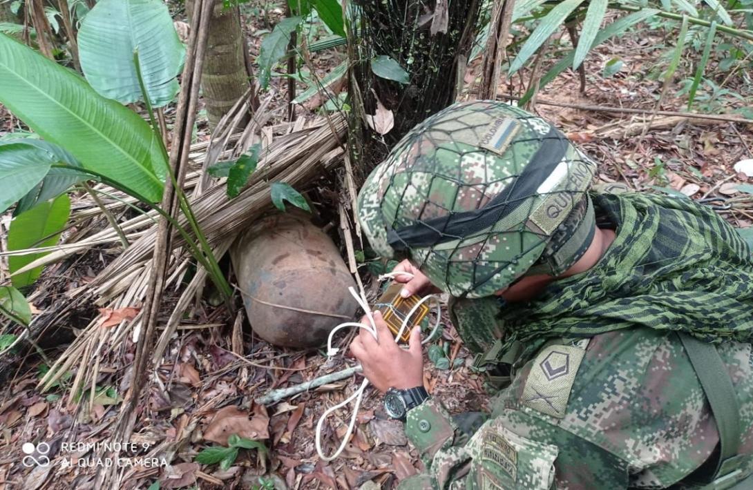 cogfm-ejercito-nacional-neutraliza-explosivo-en-una-vereda-de-mapiripan-meta-07.jpg