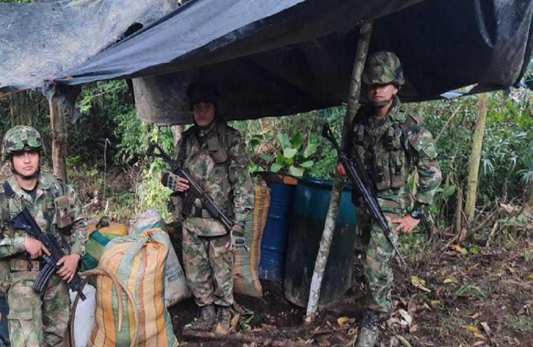 cogfm-ejercito-nacional-neutraliza-laboratorio-para-producir-pasta-base-de-coca-en-el-uraba-antioquia-02.jpg